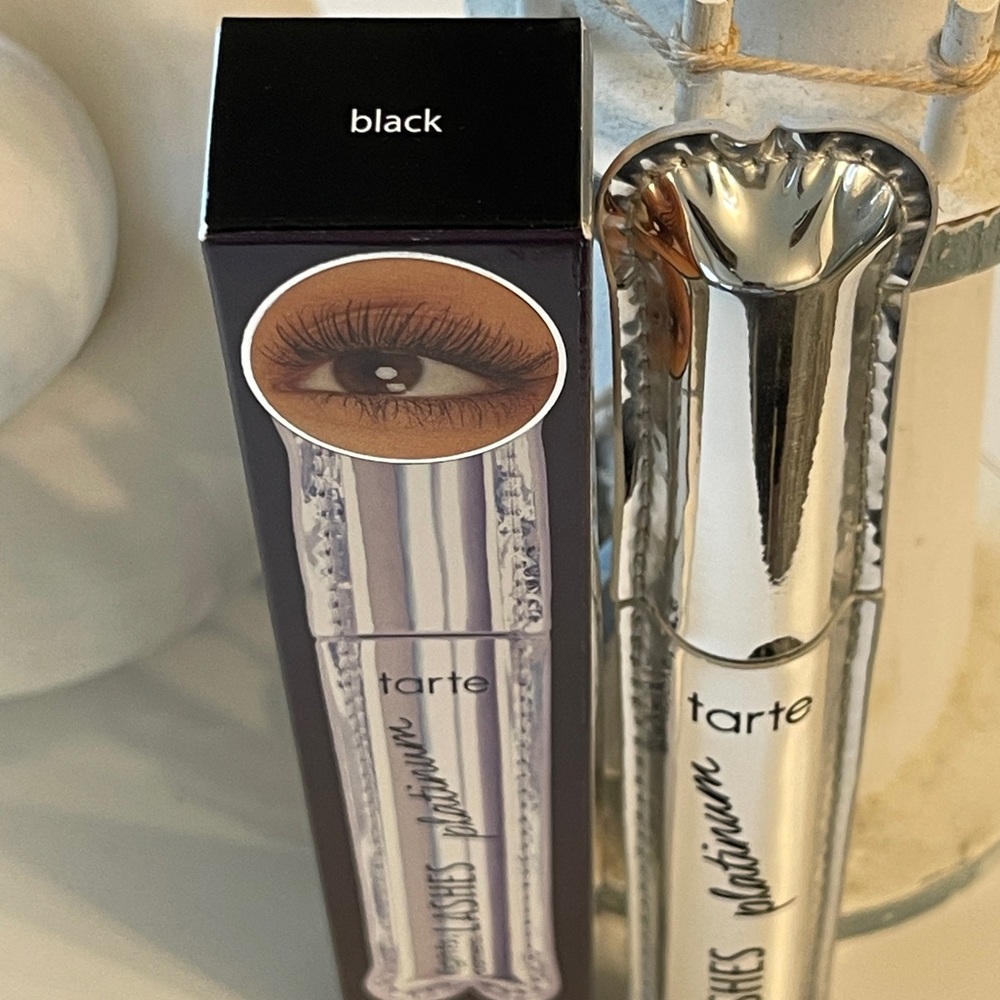 TARTE Lights, Camera, Lashes Volumizing Platinum Mascara in Black - Picture 5 of 10